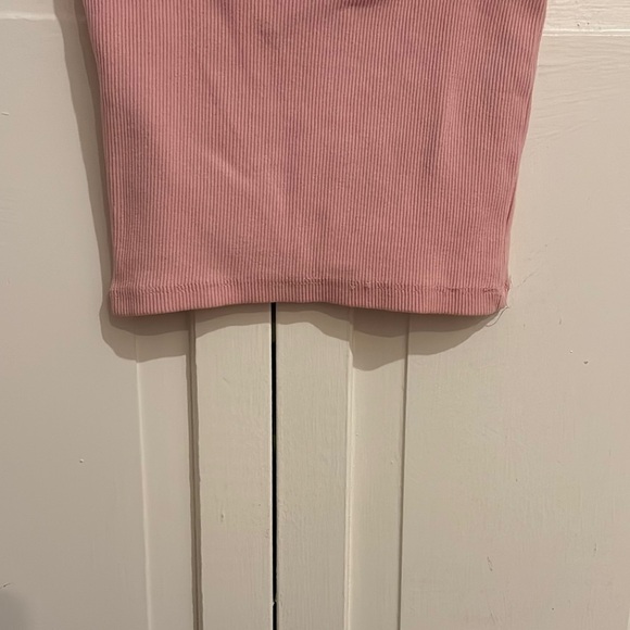 Elegant Pink Ribbed Women's Top - Picture 5 of 7